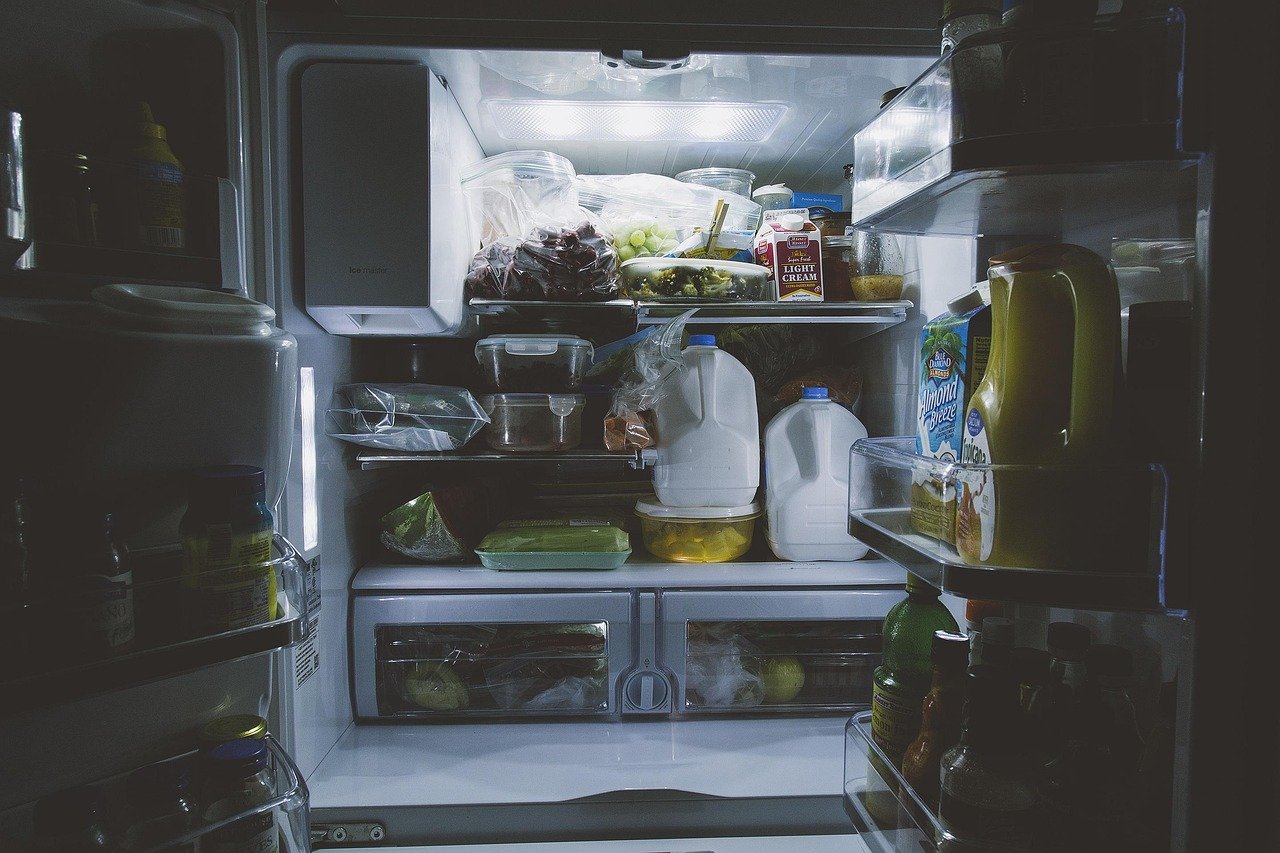 10 geniale Ideen um deinen Kühlschrank zu organisieren
