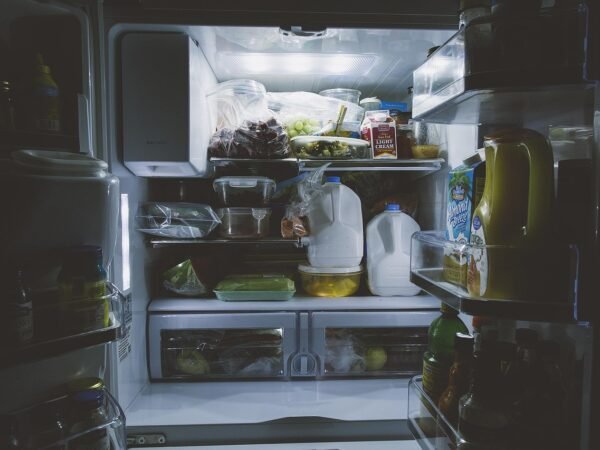 10 geniale Ideen um deinen Kühlschrank zu organisieren