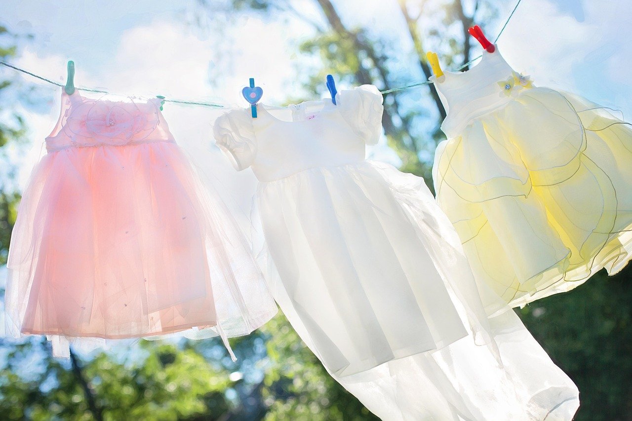 Kleiderschrank ausmisten nach Marie Kondo: Die 8-Schritte-Methode