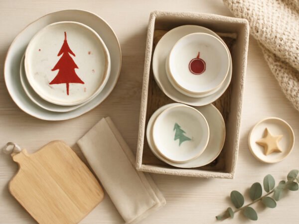 Weihnachtsgeschirr platzsparend aufbewahren in 6 Schritten